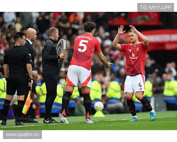 曼联战术体系缺乏稳定性，对赛季竞争格局带来阶段性影响