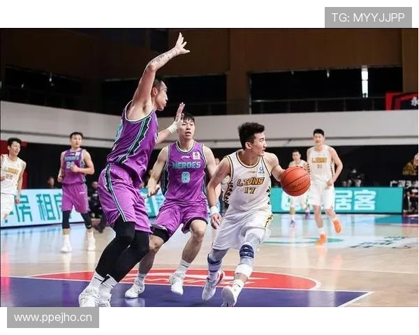 孙铭徽那件外套价格一看我就呆了，三个月房租都不够