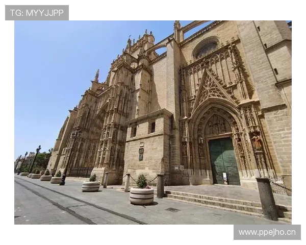 塞维利亚复兴豪强之路持续考验：当前赛季表现波动，对争冠形势产生影响。